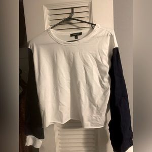 Short cropped longsleeve shirt